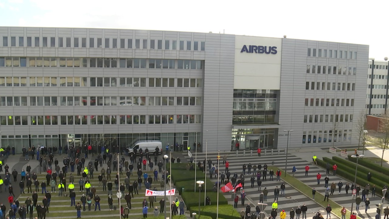 IG Metall protested today in front of the Airbus plant in Bremen against reconstruction plans