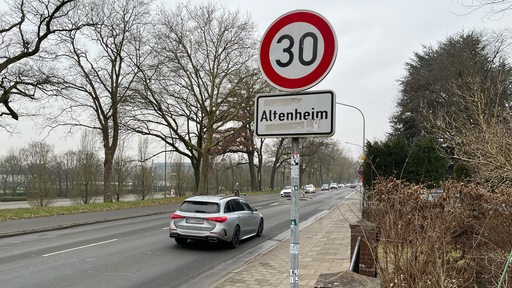 Ein Tempo-30-Schild am Osterdeich in Bremen