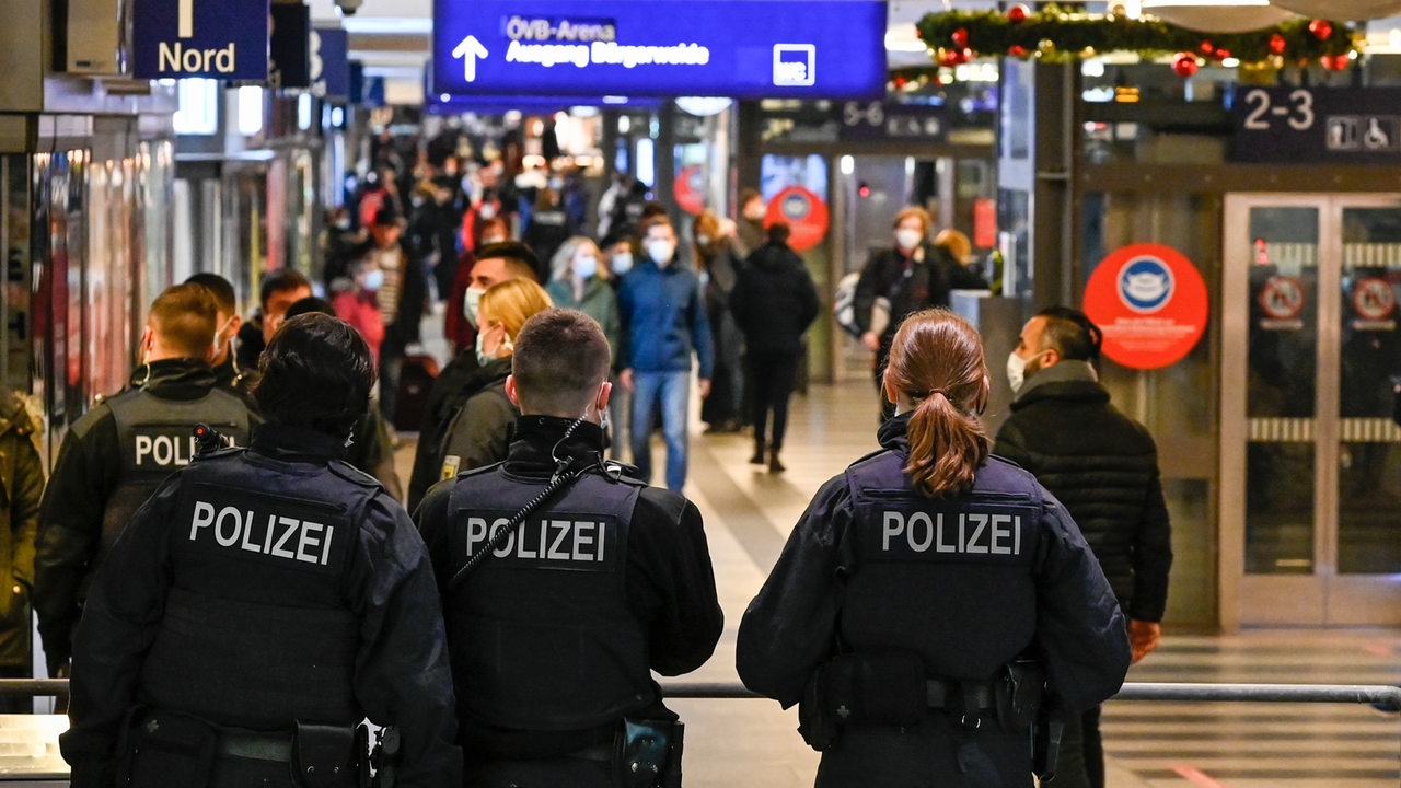 Bremer-Hauptbahnhof-wird-in-der-Adventszeit-zur-Waffenverbotszone