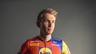 Radsportler Lennard Kämna im Trikot von Lidl-Trek.