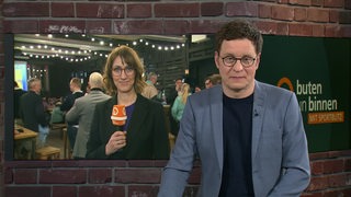 Moderator Felix Krömer im Studio von buten un binnen, zugeschaltet ist Reporterin Susanne Hausmann.