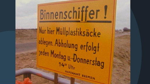 Ein organenes Schild des Bremer Hafenamts aus den Siebzigern in Bremen.