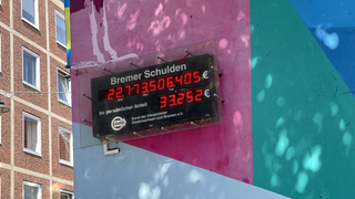 Bremens Schuldenuhr am Büro der FDP-Fraktion in der Sandstraße in der Bremer Altstadt