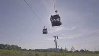 Eine Seilbahn.