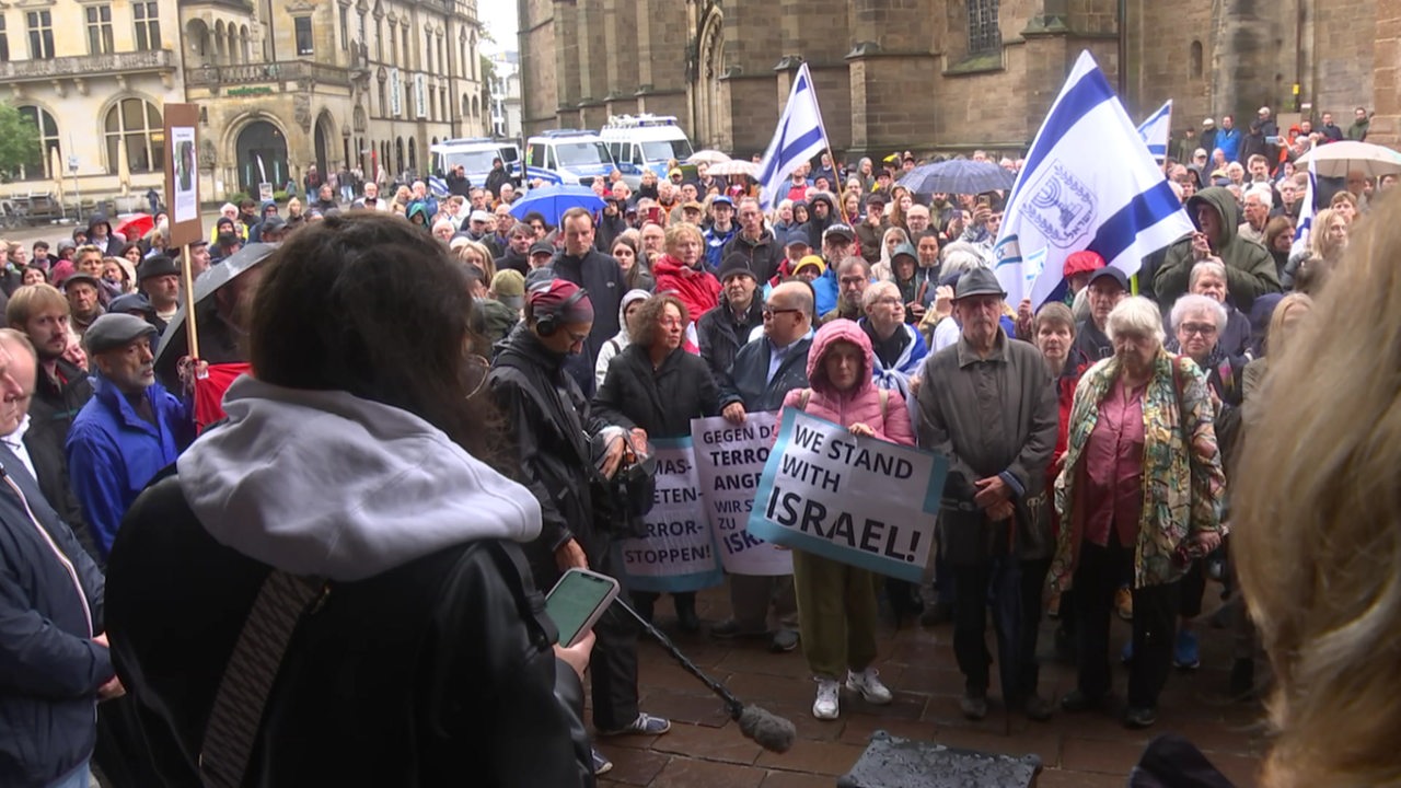 Bremerinnen Und Bremer Solidarisieren Sich Auf Kundgebung Mit Israel ...