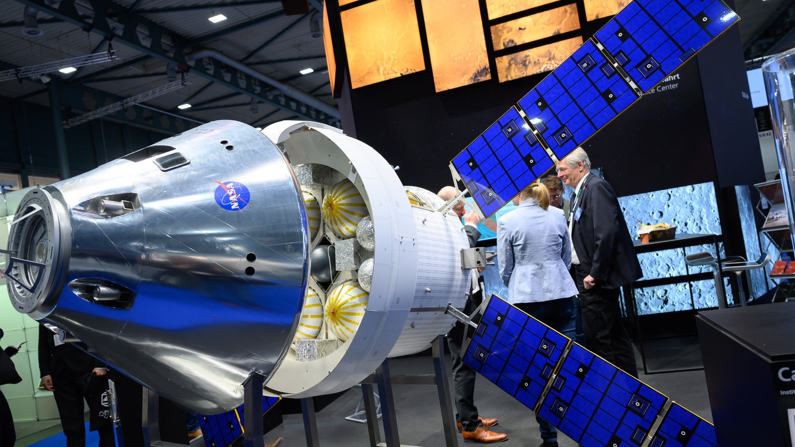 Größte Raumfahrtmesse Europas startet in Bremen buten un binnen