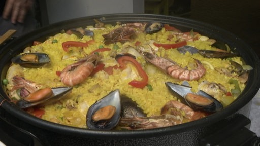 Spanische Paella (Reispfanne mit Meerestieren)