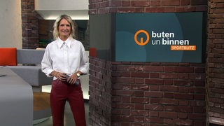 Die Sportblitz Moderatorin Janna Betten im Studio von buten un binnen