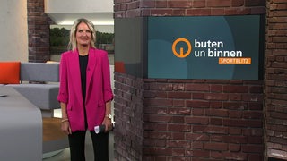 Moderatorin Janna Betten im Sportstudio von buten un binnen