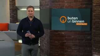 Sportblitz Moderator Stephan Schiffner im Studio von buten un binnen