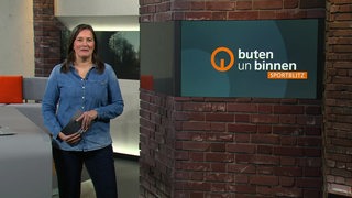 Die Sportblitzmoderatorin Pascale Ciesla im Studio von buten un binnen.