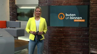 Moderatorin Janna Betten im Sportblitz Studio von buten un binnen