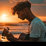 Ein Mann spielt Gitarre am Strand.