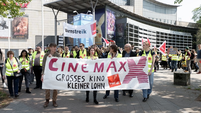 Angestellte aus ganz Deutschland der Kinoketten Cinemaxx und Cinestar demonstrierten bereits 2019 für mehr Gehalt.