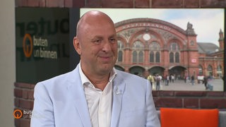 Bremens Tourismus-Chef Oliver Rau im Studio von Buten un binnen