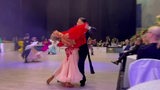 Yigit Bayraktar und Lukrecija Kuraite vom Bremer Grün-Gold-Club mit dem Tango bei der Junioren-WM im Standard.