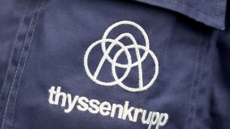 Thyssenkrupp steht auf einer Arbeitsjacke