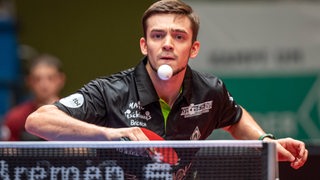 Werders Tischtennis-Profi Kirill Gerassimenko fokussiert den heranfliegenden Ball.