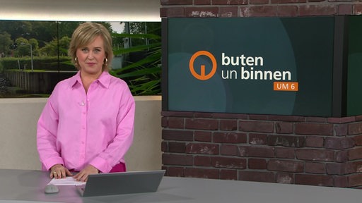 Die Moderatorin Kirsten Rademacher im Studio von buten un binnen