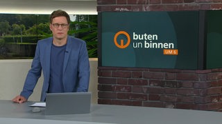 Moderator Felix Krömer im buten un binnen Studio