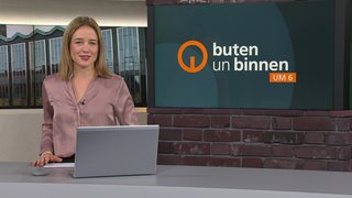 Moderatorin Lea Reinhard im Studio von buten un binnen