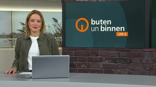 Moderatorin Lea Reinhard im Studio von buten un binnen