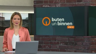 Die Moderatorin Lea Reinhard im Studio von buten un binnen.