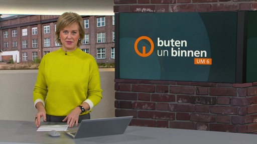 Die Moderatorin Kirsten Rademacher im Studio von buten un binnen