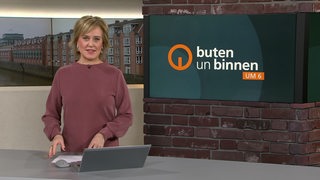 Moderatorin Kirsten Rademacher im Studio von buten un binnen.