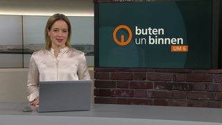 Die Moderatorin Lea Reinhard im Studio von buten un binnen