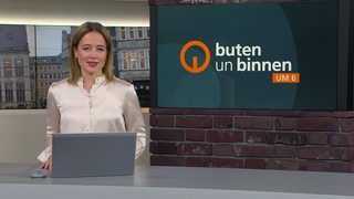 Die Moderatorin Lea Reinhard im Studio von buten un binnen.