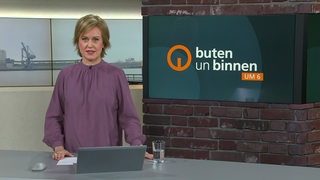 Die Moderatorin Kirsten Rademacher im Studio von buten un binnen