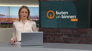 Die Moderatorin Lea Reinhard im Studio von buten un binnen.