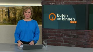 Moderatorin Kirsten Rademacher im Studio von buten un binnen