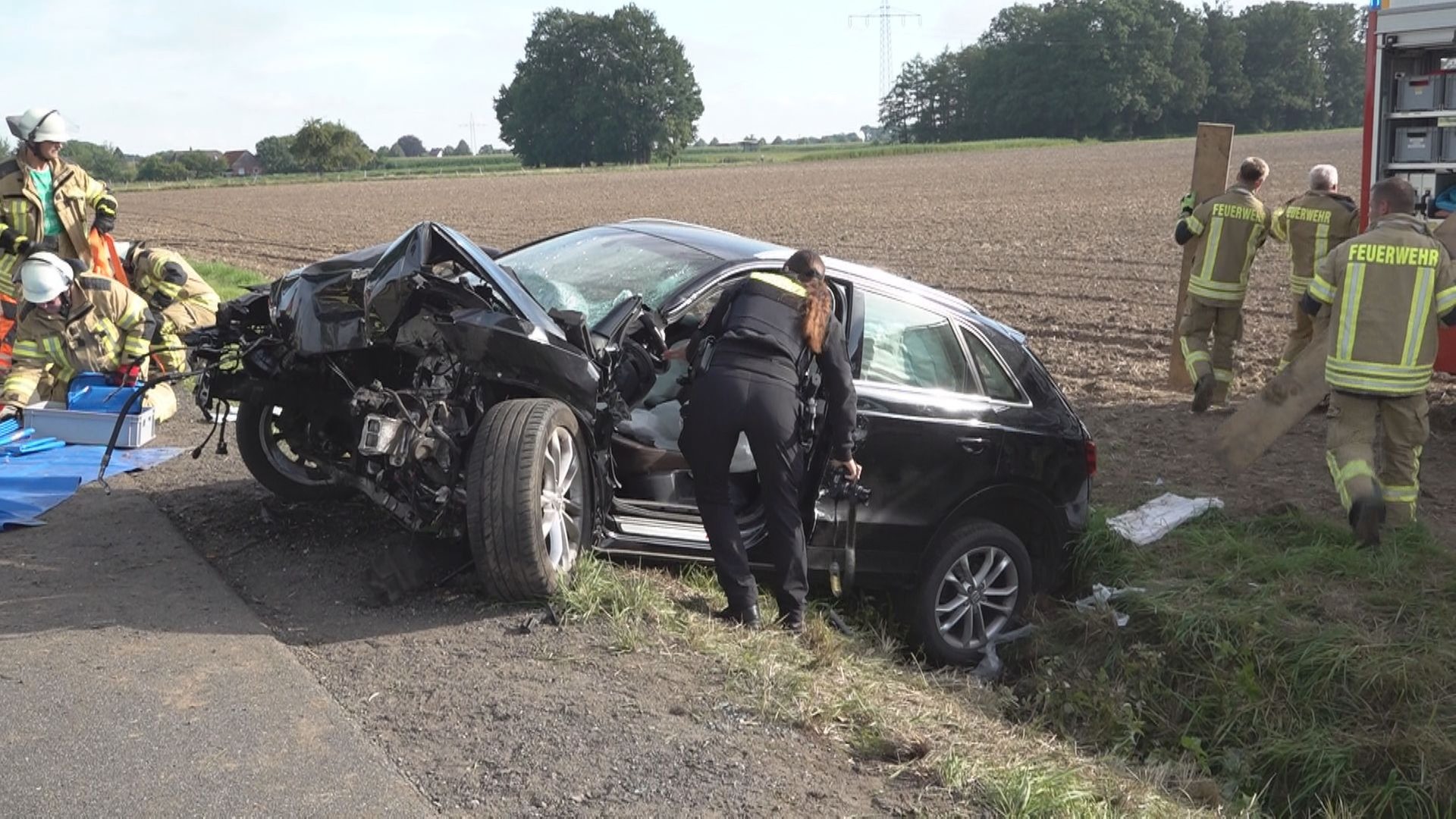 Auto Kracht Bei Syke Gegen Baum – Fahrerin Schwer Verletzt - Buten Un ...