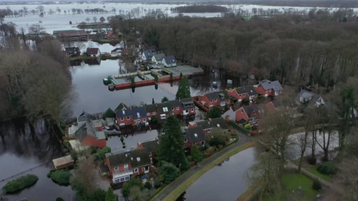 Ein Luftbild von einem überfluteten Wohngebiet Lilienthal