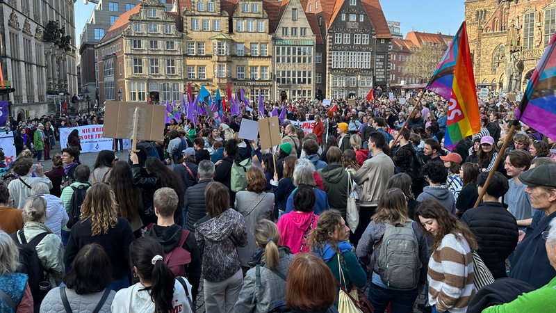 Weltfrauentag-Demonstration auf dem Bremer Marktplatz