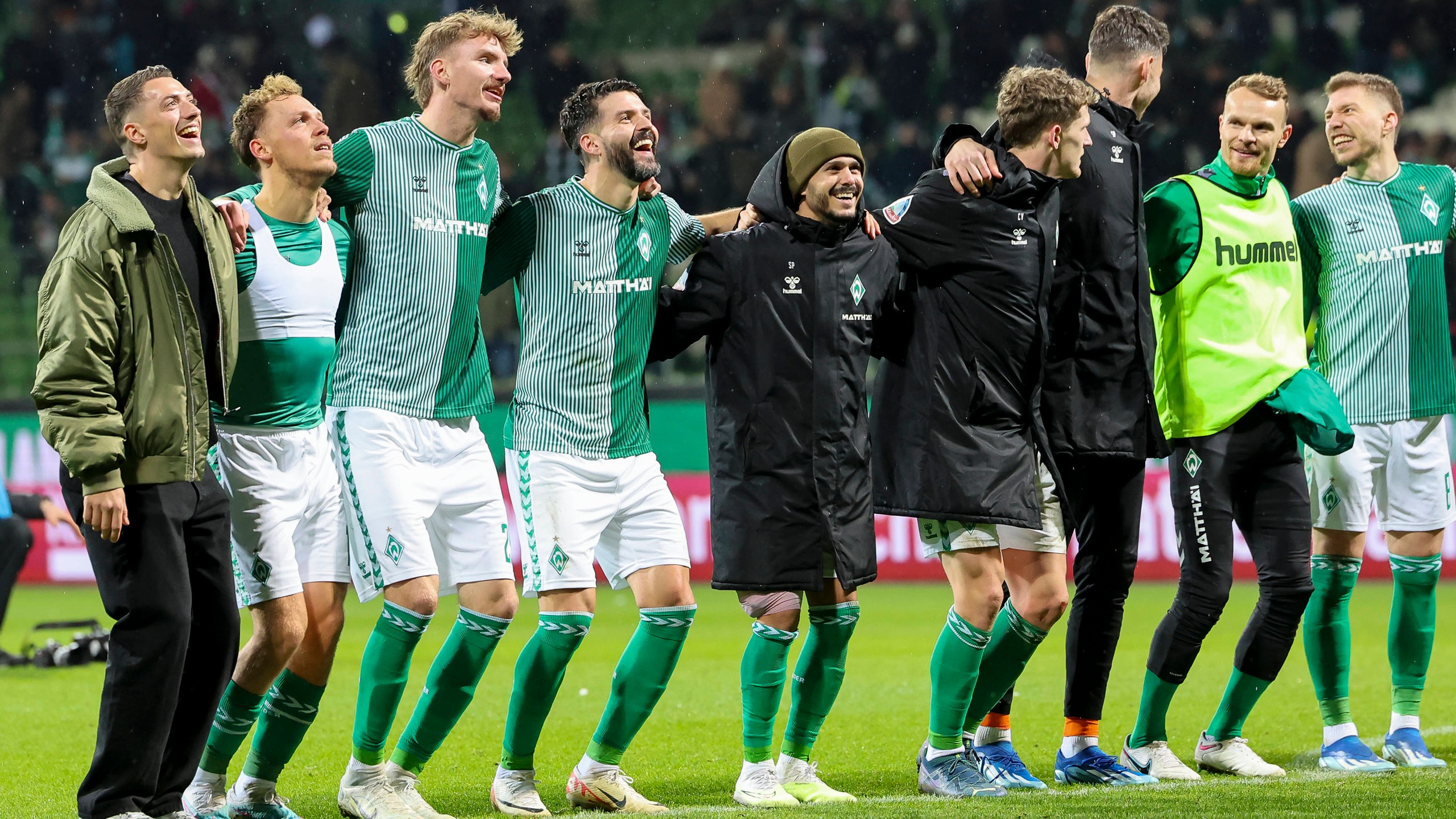 Werder-Sieg Gegen Augsburg: Punkte Für Die Psyche Und Die Tabelle ...