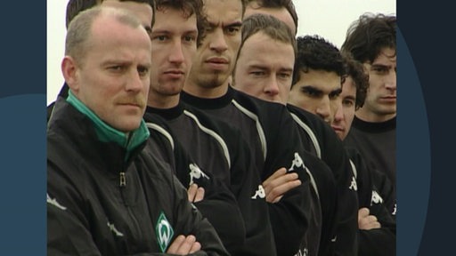 Zu sehen sind die Werder Profis und Tariner von 2004.