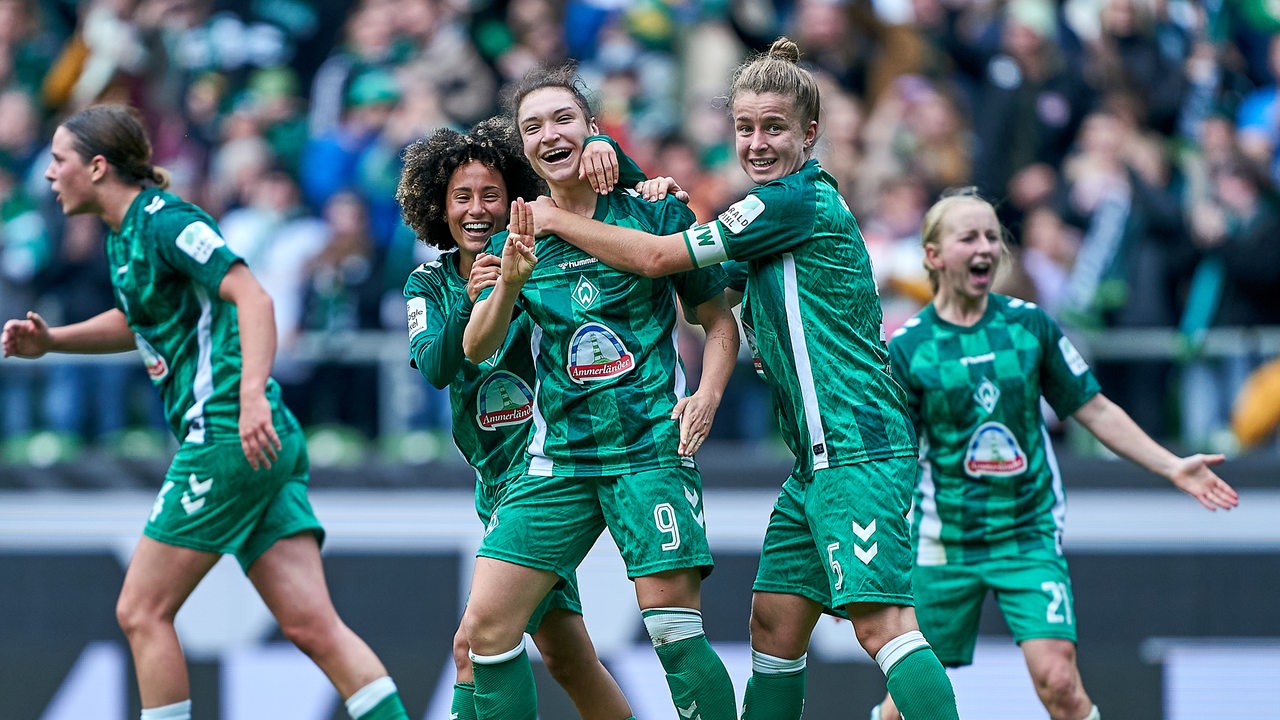 Werder women score a late equalizer in front of a record crowd