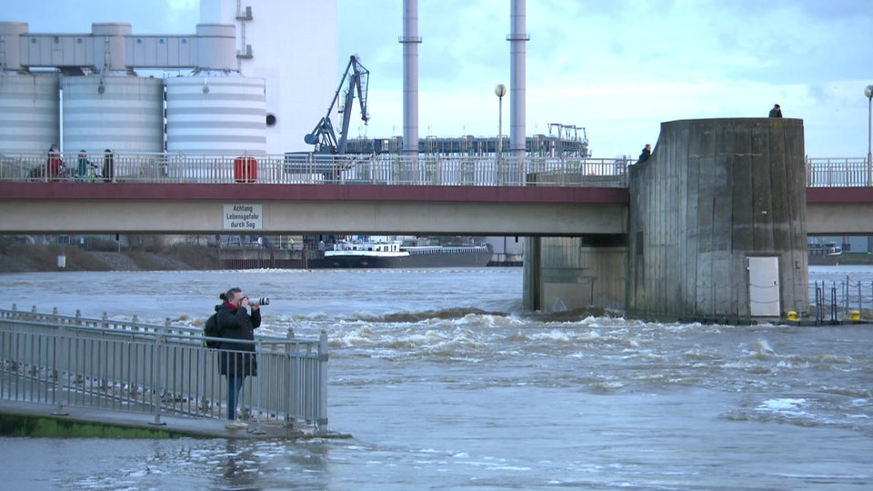 Hochwasser In Der Weser: Druck Auf Die Deiche Bleibt Hoch - Buten Un Binnen