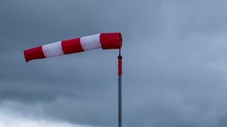 Zieht der Leuchtturm Roter Sand vor Bremerhaven bald um? - buten